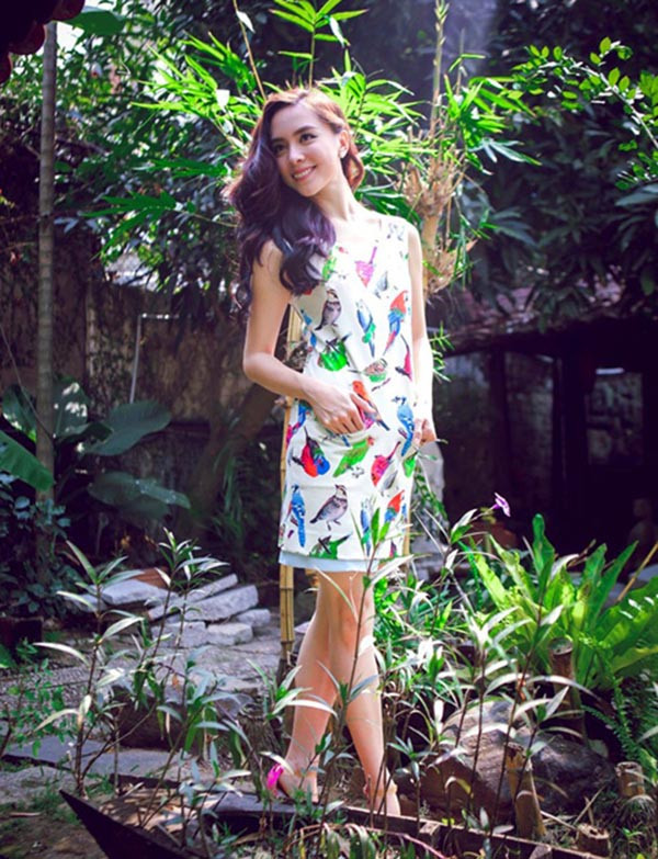 Tuy nhiên, với mức thu nhập khủng hiện tại, ông xã tài giỏi của Thiên Lý là tấm gương lớn mà nhiều doanh nhân muốn theo đuổi và học tập. Tuy nhiên, với mức thu nhập khủng hiện tại, ông xã tài giỏi của Thiên Lý là tấm gương lớn mà nhiều doanh nhân muốn theo đuổi và học tập.