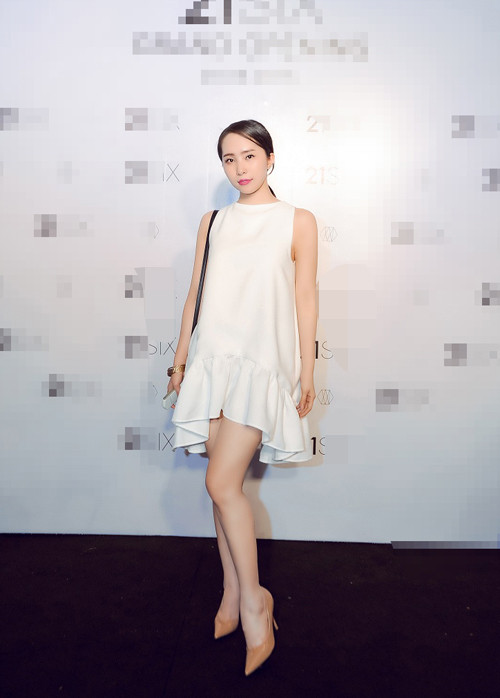 Á hậu Ngọc Oanh rạng rỡ ngày trở lại ảnh 4 Á hậu Ngọc Oanh rạng rỡ ngày trở lại ảnh 4