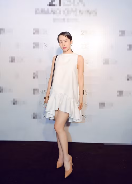 Á hậu Ngọc Oanh rạng rỡ ngày trở lại ảnh 4 Á hậu Ngọc Oanh rạng rỡ ngày trở lại ảnh 4