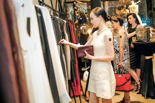 Á hậu Ngọc Oanh rạng rỡ ngày trở lại ảnh 3 Á hậu Ngọc Oanh rạng rỡ ngày trở lại ảnh 3