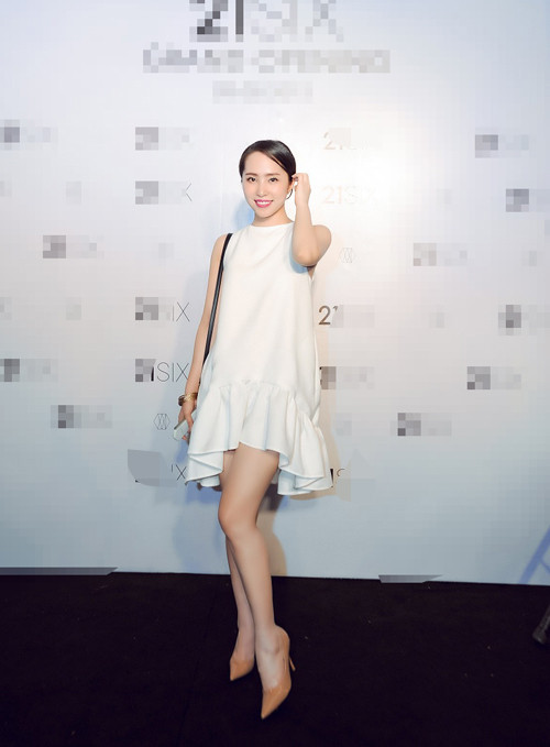 Á hậu Ngọc Oanh rạng rỡ ngày trở lại ảnh 5 Á hậu Ngọc Oanh rạng rỡ ngày trở lại ảnh 5