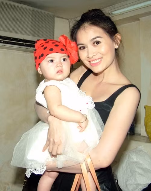 Chân dung người vợ trẻ kém nghệ sĩ Hồng Tơ 23 tuổi - Ảnh 4