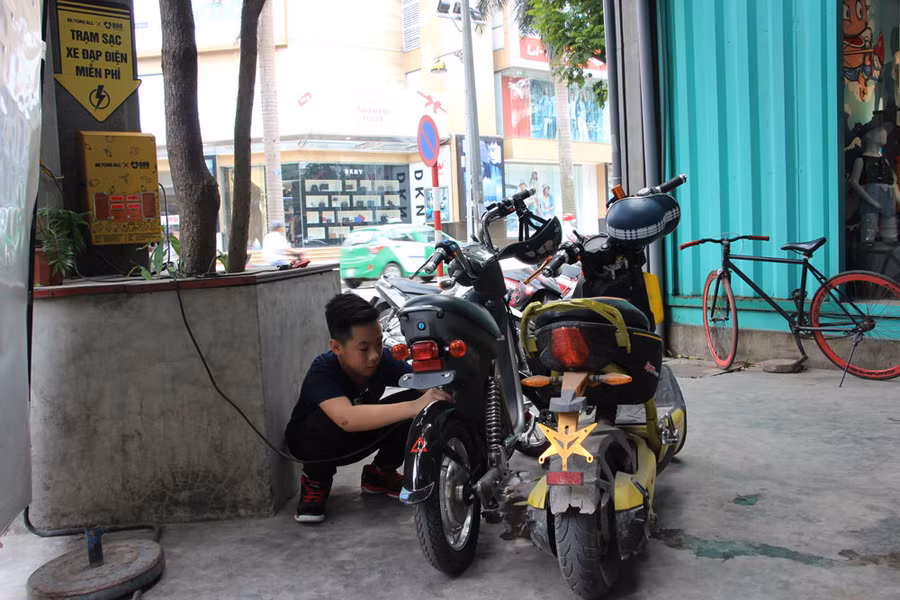  Trạm sạc xe điện miễn phí được nhiều người đi xe điện ủng hộ. 