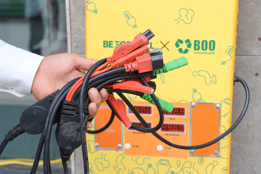  Các trạm sạc xe điện miễn phí bố trí đủ các loại giắc sạc cho nhiều loại xe. 