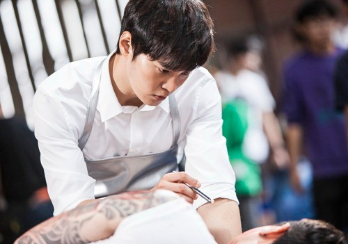 Kim Tae Hee đẹp đôi bên “Thiên tài lang băm” Joo Won