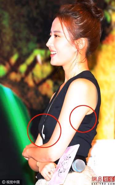 Lưu Diệc Phi lộ khoảnh khắc kém duyên khi nách áo... đẫm mồ hôi - Ảnh 4.