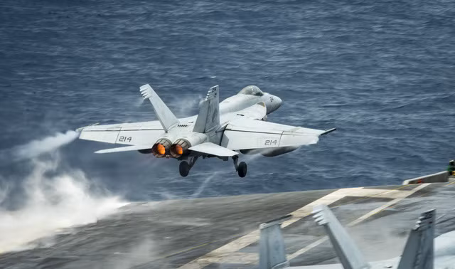  Máy bay chiến đấu được mệnh danh là “vũ khí của thần chết” này được trang bị màn hình điều khiển tinh thể lỏng, kính xuyên đêm... 