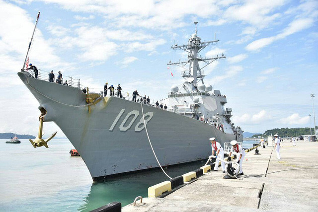 Ngày 21/2, tàu USS Wayne E. Meyer đã tới thăm căn cứ Kota Kinabalu, Malaysia.