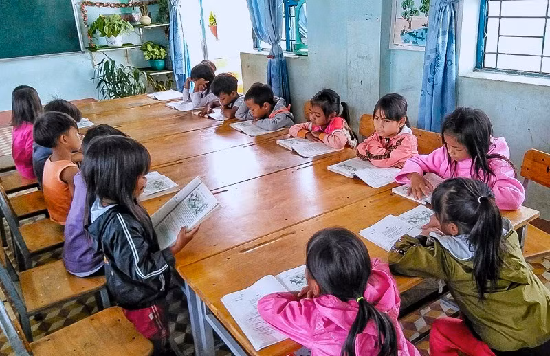 Học sinh Trường Phổ thông Dân tộc Bán trú Tiểu học và THCS Kon Pne (huyện Kbang, tỉnh Gia Lai). Ảnh minh họa