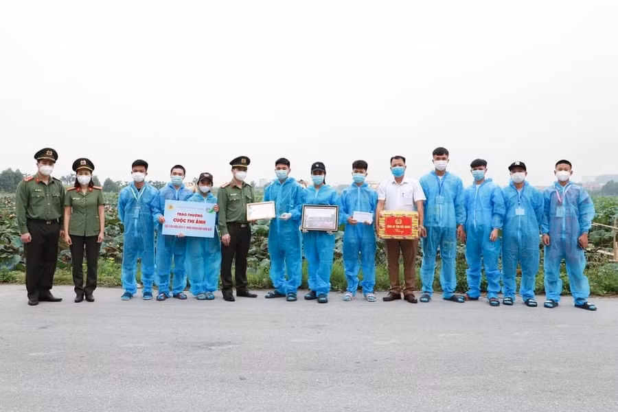 Những nỗ lực của nhóm thanh niên tình nguyện thôn Núi Hiểu đã được công an tỉnh Bắc Giang tuyên dương