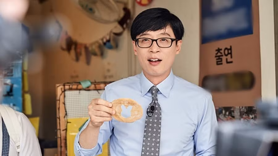 Yoo Jae Suk chia sẻ rằng không sử dụng mạng xã hội vì anh ấy sợ bị nghiện nó từ đó khiến thể không làm những việc khác trong suốt cả ngày.