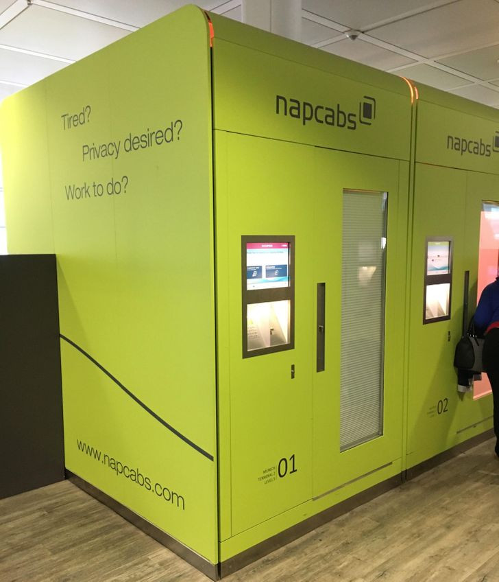 Tại sân bay Munich (Đức), họ có các cabin mà bạn có thể thuê để ngủ, làm việc hoặc khi bạn cần sự riêng tư.