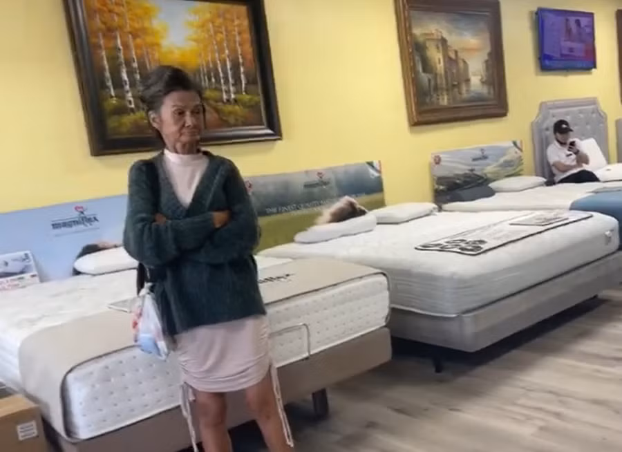 Ca sĩ Kim Ngân xuất hiện tự tin sau khi Thúy Nga tuyên bố dừng giúp đỡ ảnh 1