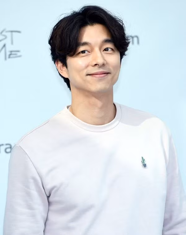 Nam diễn viên Gong Yoo trước đây đã nói rằng, anh ấy cố gắng không tiết lộ cuộc sống cá nhân của mình trên mạng vì sẽ luôn có những kỷ niệm mà anh ấy sẽ muốn quên đi.