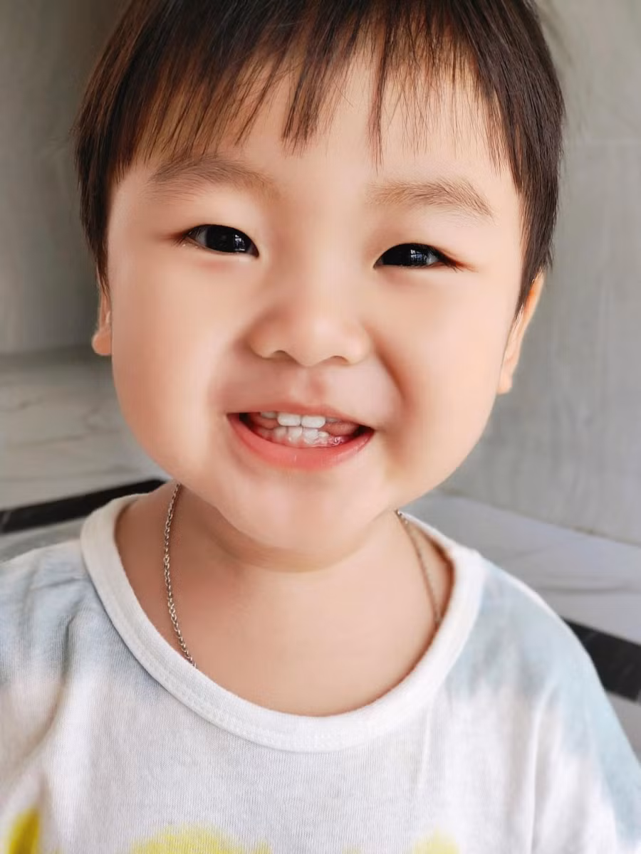 Theo như Hòa Minzy, bé Bo có tên thật là Nguyễn Minh Thiên Ân.