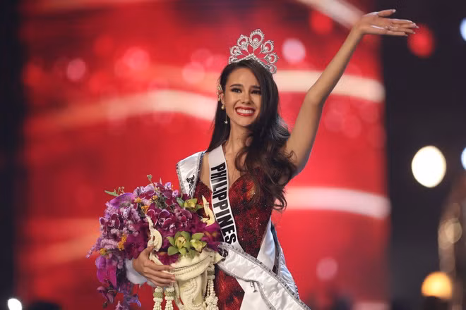 Miss Universe 2018 làm giám khảo đêm chung kết Hoa hậu Hoàn vũ Việt Nam 2022 ảnh 2