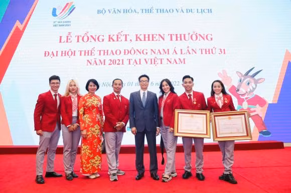 Khánh Thi tự hào thông báo Phan Hiển vinh dự nhận Huân chương lao động hạng Ba ảnh 3
