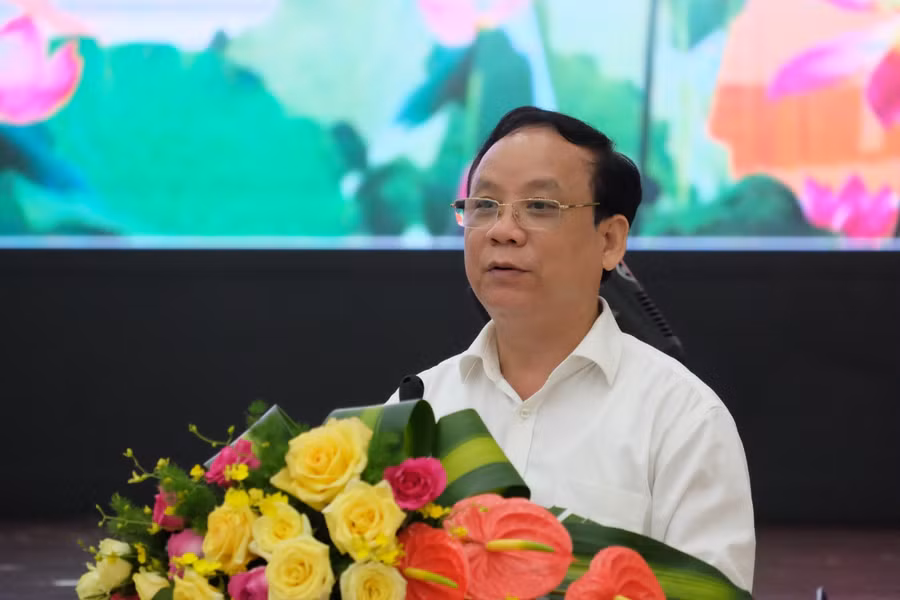 PGS.TS Nguyễn Ngọc Vũ - Giám đốc ĐH Đà Nẵng kiến nghị Bộ GD&amp;ĐT phối hợp với các Bộ/ngành và thành phố Đà Nẵng hướng dẫn cơ chế chuyển đổi cơ sở vật chất của các đơn vị thành viên trong nội thành TP Đà Nẵng.