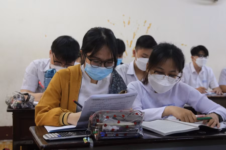 Học sinh Trường THPT Nguyễn Công Trứ, quận Gò Vấp trong giờ toán học. Ảnh: Nam Sơn.