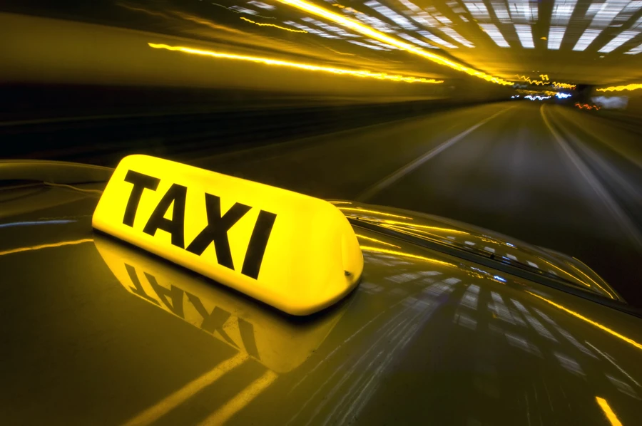 Tài xế taxi mang theo ma túy, dao, tuýp sắt