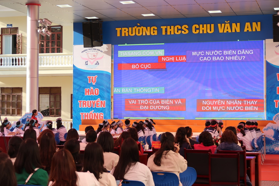 Chuyên đề có đông đủ giáo viên bộ môn Ngữ văn trong toàn ngành tham dự.