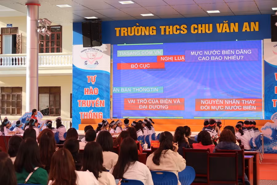 Chuyên đề có đông đủ giáo viên bộ môn Ngữ văn trong toàn ngành tham dự.