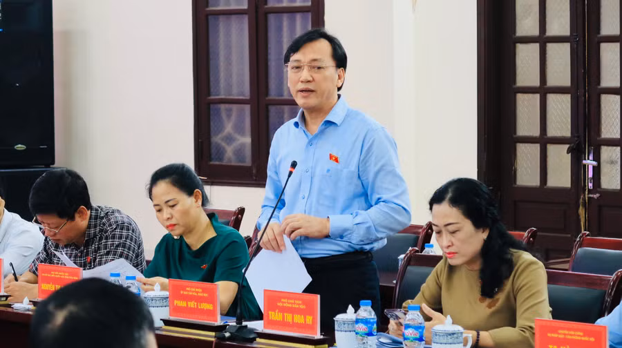 Ông Phan Viết Lượng, Phó Chủ nhiệm Uỷ ban Văn hoá, Giáo dục của Quốc hội nêu những vấn đề trọng tâm cần làm rõ. Ông Phan Viết Lượng, Phó Chủ nhiệm Uỷ ban Văn hoá, Giáo dục của Quốc hội nêu những vấn đề trọng tâm cần làm rõ.