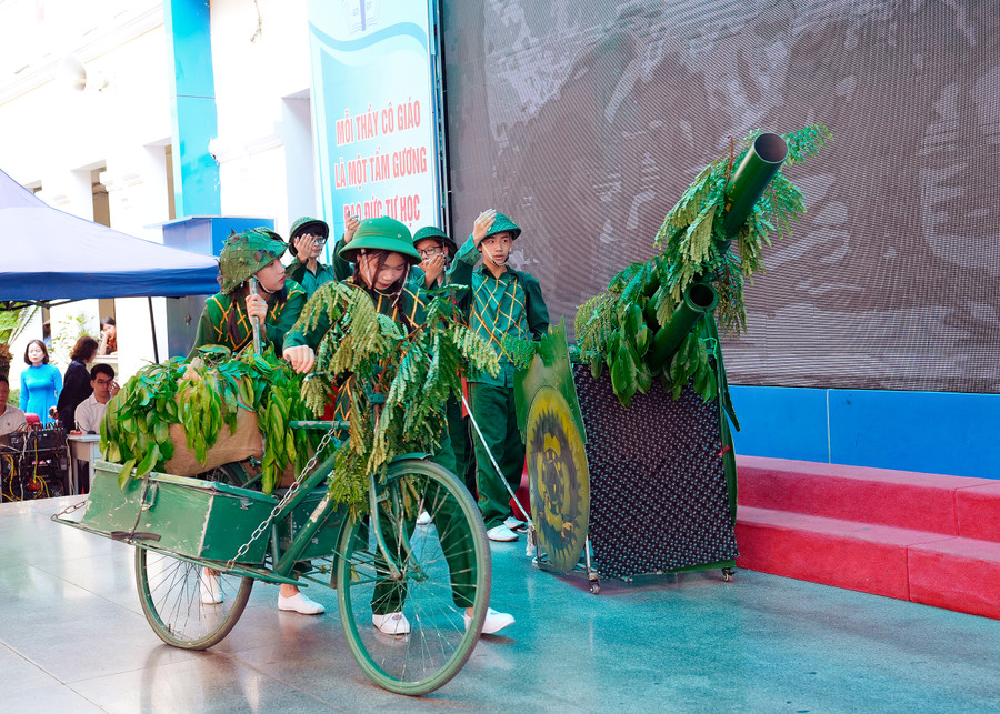 Hoạt cảnh ấn tượng, lắng đọng cảm xúc. Hoạt cảnh ấn tượng, lắng đọng cảm xúc.