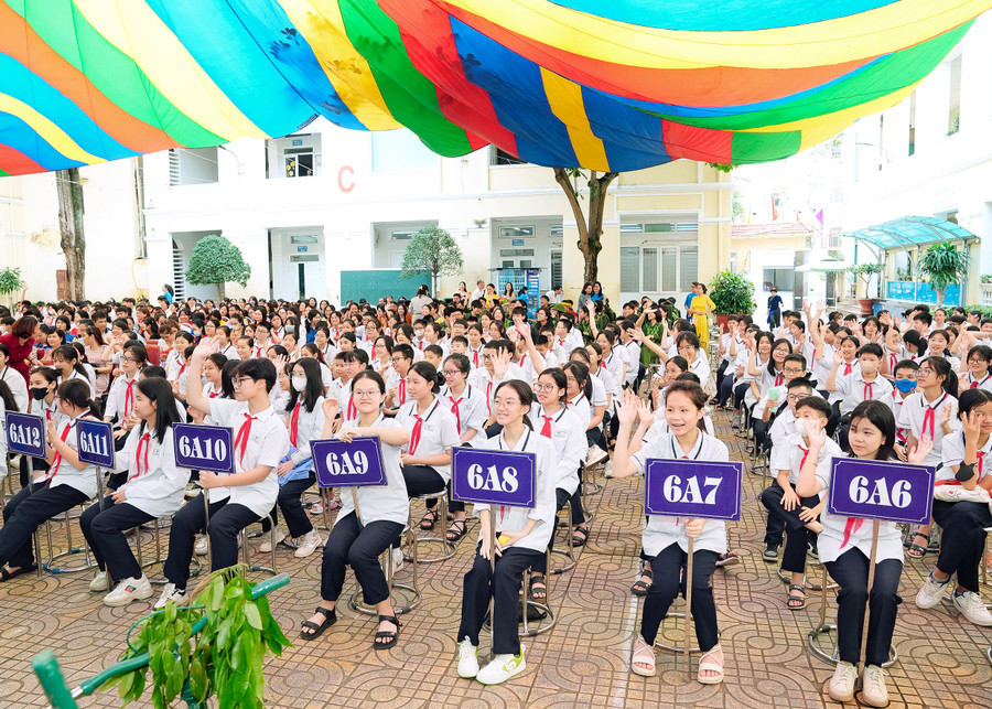 Học sinh hào hứng tham dự chuyên đề. Học sinh hào hứng tham dự chuyên đề.