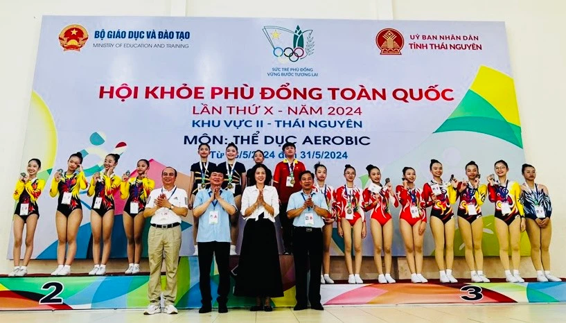 Đoàn vận động viên Aerobic Hải Phòng tại Hội khoẻ Phù Đổng toàn quốc- khu vực II.