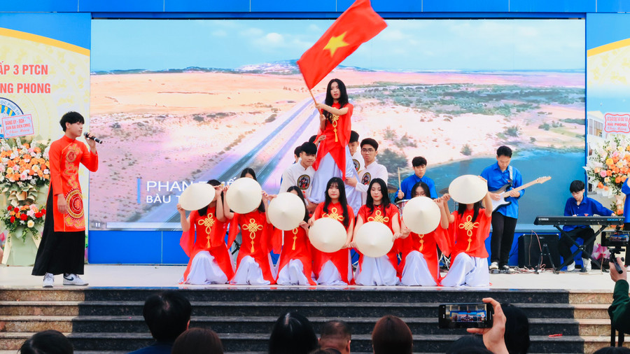 Chương trình văn nghệ ý nghĩa. Chương trình văn nghệ ý nghĩa.