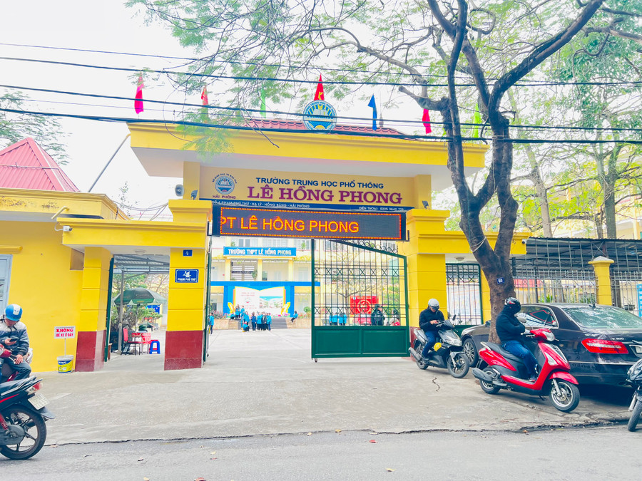 Trường THPT Lê Hồng Phong, quận Hồng Bàng, TP Hải Phòng. Trường THPT Lê Hồng Phong, quận Hồng Bàng, TP Hải Phòng.