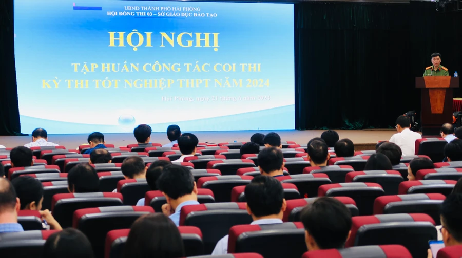 Hội nghị tập huấn công tác coi thi tốt nghiệp THPT năm 2024.