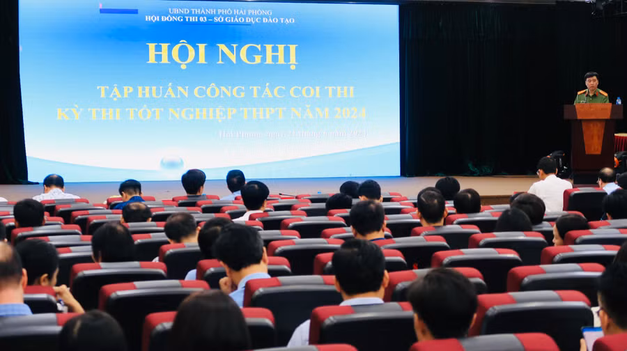 Hội nghị tập huấn công tác coi thi tốt nghiệp THPT năm 2024.