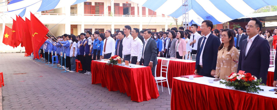 Chương trình Kết nạp Đảng viên Trường THPT Kiến Thuỵ chiều 23/3. Chương trình Kết nạp Đảng viên Trường THPT Kiến Thuỵ chiều 23/3.