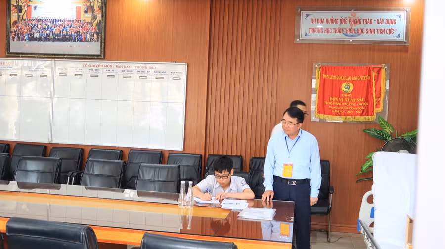 Thí sinh đặc biệt tại điểm thi Trường THPT Thái Phiên đang làm bài tại phòng thi riêng.