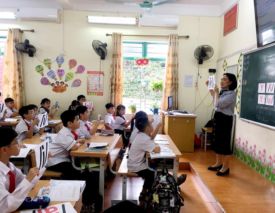 Cô trò Trường Tiểu học Trần Thành Ngọ trong giờ học. Cô trò Trường Tiểu học Trần Thành Ngọ trong giờ học.