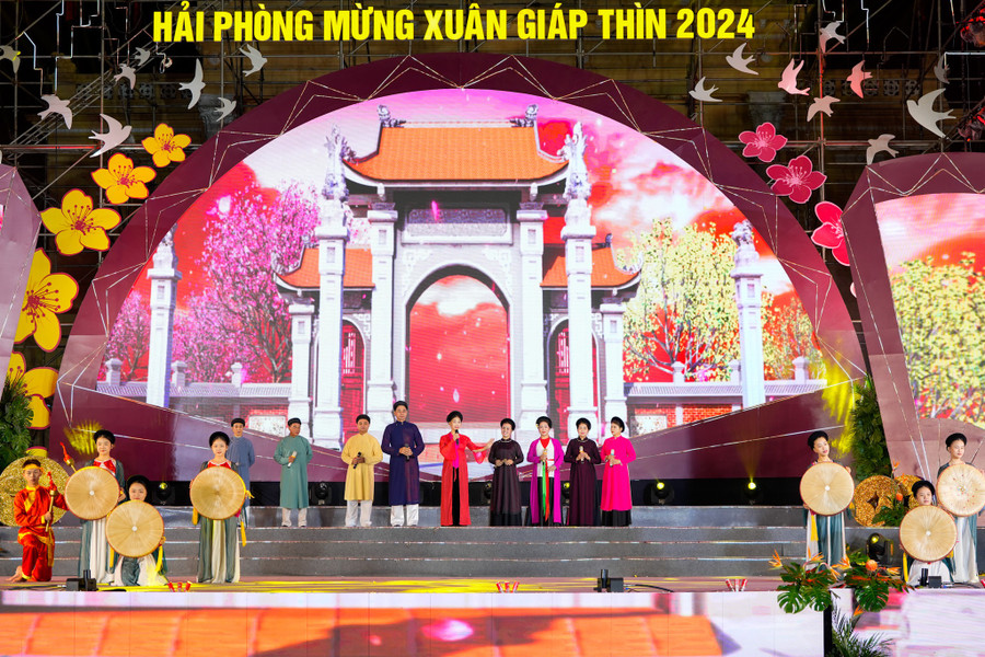 Chương trình nghệ thuật đêm giao thừa “Hải Phòng mừng Xuân Giáp Thìn - 2024” được dàn dựng công phu.