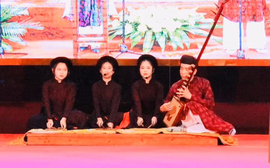 Đưa loại hình âm nhạc dân gian vào giảng dạy trong nhà trường góp phần bảo tồn và phát huy những giá trị tốt đẹp.