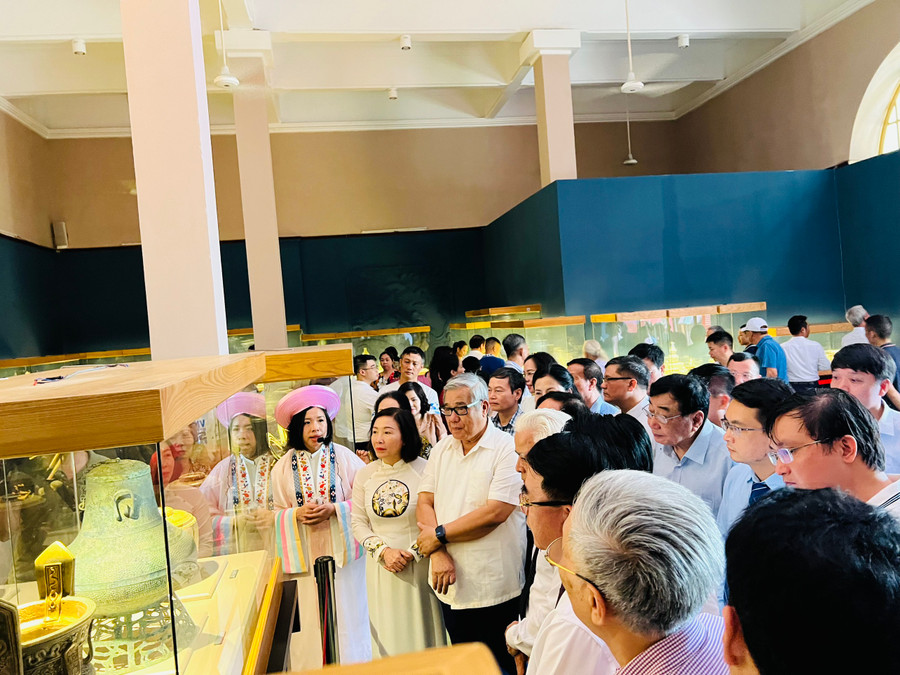 Đông đảo cán bộ, nhân dân, du khách thăm quan tại Bảo tàng Hải Phòng. Đông đảo cán bộ, nhân dân, du khách thăm quan tại Bảo tàng Hải Phòng.