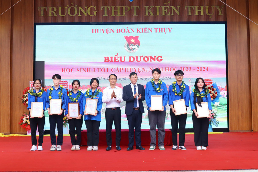 Lễ biểu dương "Học sinh 3 tốt" của Huyện Đoàn Kiến Thuỵ. Lễ biểu dương "Học sinh 3 tốt" của Huyện Đoàn Kiến Thuỵ.