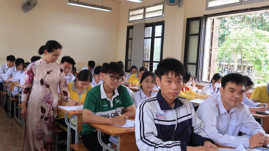 Cô trò Trường THPT Nguyễn Trãi trong giờ học (ảnh ND-tư liệu).
