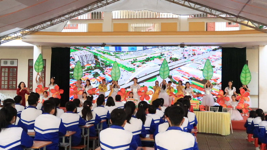 Hoạt động văn nghệ chào mừng. Hoạt động văn nghệ chào mừng.