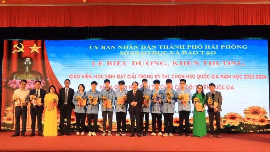 Lễ ra quân học sinh thi chọn các đội tuyển quốc gia dự thi Olympic khu vực và quốc tế