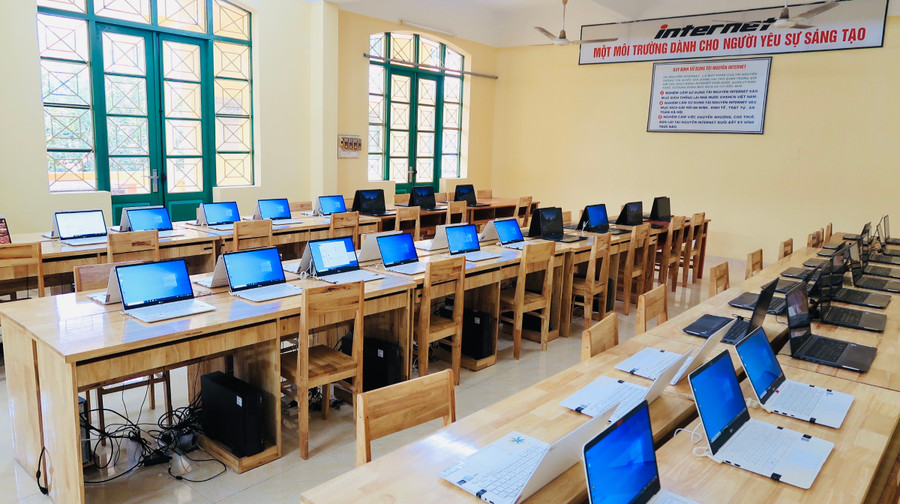 Phòng máy tính Trường THPT Lê Quý Đôn. Phòng máy tính Trường THPT Lê Quý Đôn.