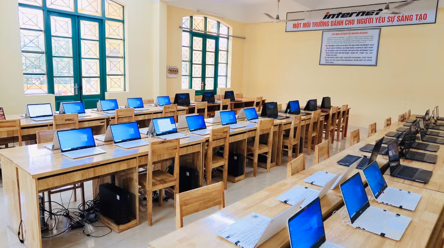 Phòng máy tính Trường THPT Lê Quý Đôn.