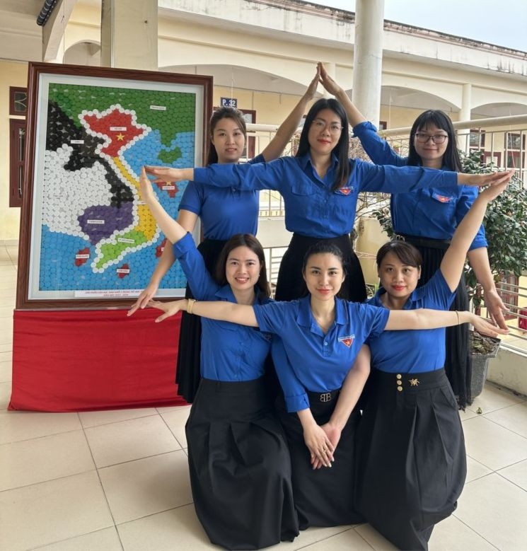 Chi đoàn giáo viên Trường Tiểu học Cát Bi "Check- in cùng bản đồ Việt Nam”. Chi đoàn giáo viên Trường Tiểu học Cát Bi "Check- in cùng bản đồ Việt Nam”.