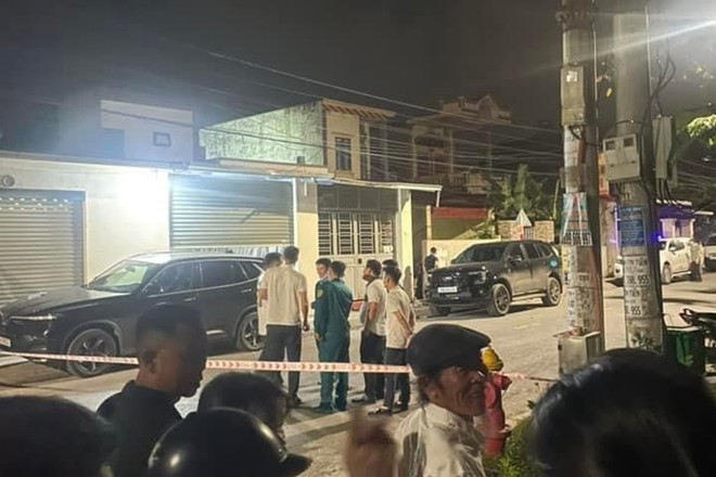 Rất đông người dân có mặt tại hiện trường vào tối 19/4.