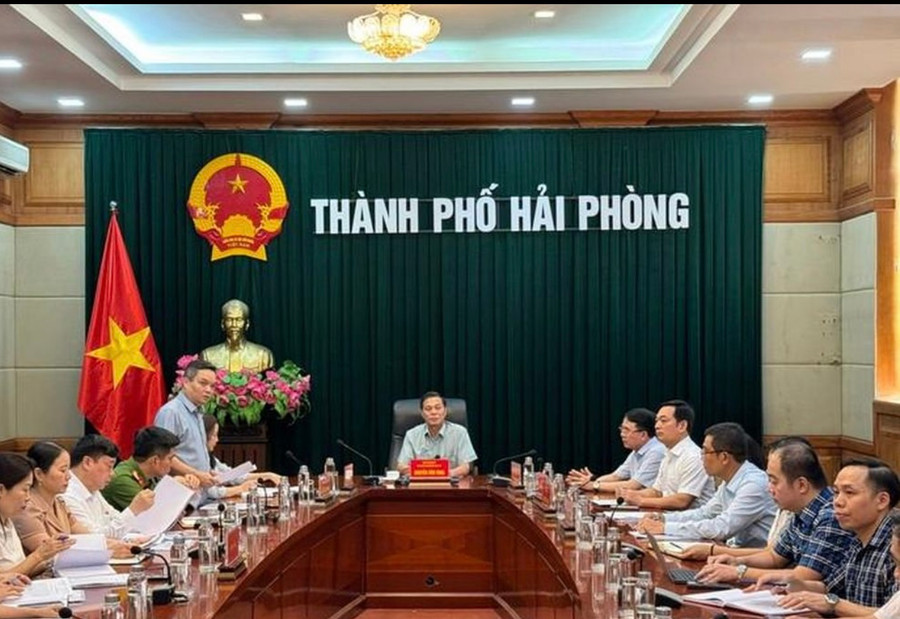 Lãnh đạo thành phố họp chỉ đạo làm rõ vụ trẻ 5 tuổi bị bầm tím ở lưng.