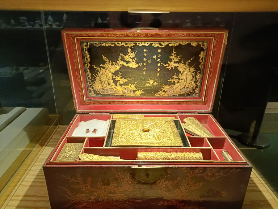 Tại Bảo tàng Hải Phòng trưng bày bộ sưu tập hiện vật bằng vàng quý giá. Tại Bảo tàng Hải Phòng trưng bày bộ sưu tập hiện vật bằng vàng quý giá.